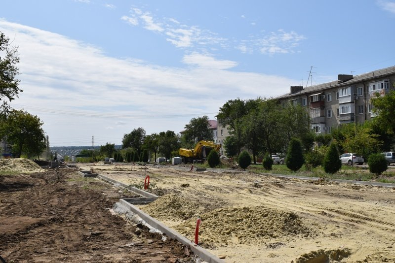 Власти Камышина обещают в процессе реконструкции улицы Терешковой предусмотреть вместительную парковку у центральной городской больницы