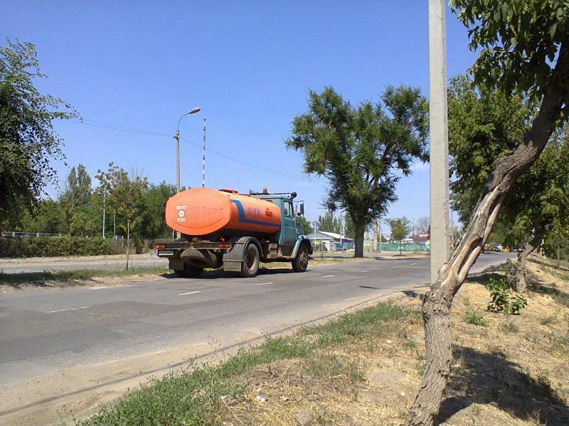 Почему в Камышине в 35-градусную жару перестали поливать утром центральные улицы?