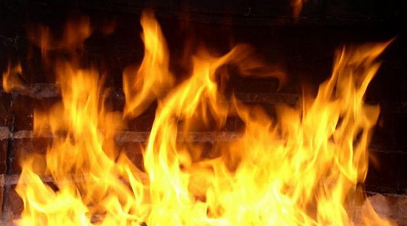 В городе Петров Вал Камышинского района сгорел заброшенный ларек