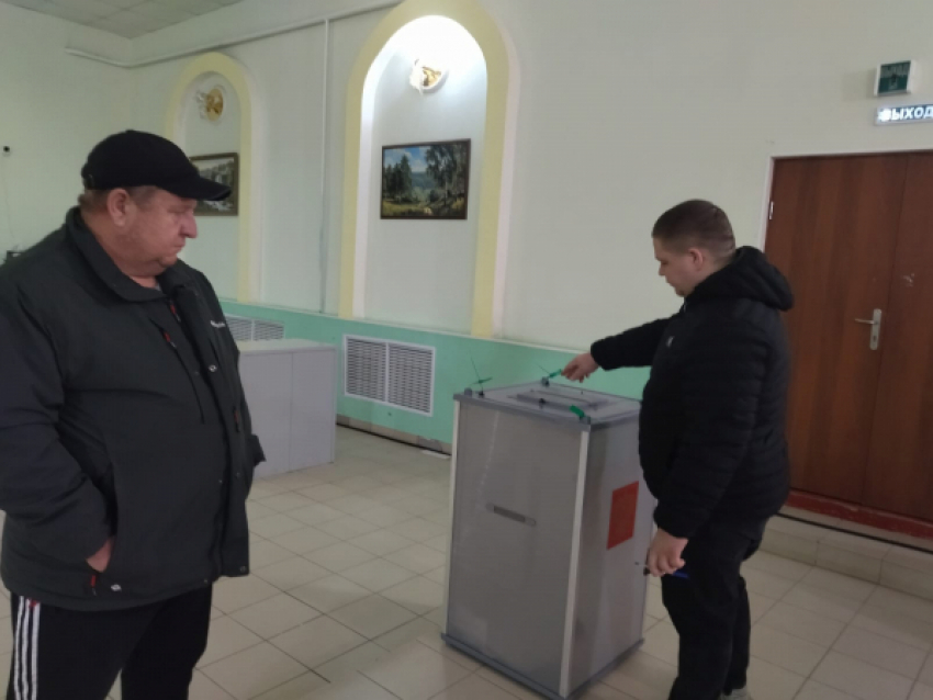Жители  Волгоградской области показывают процент явки на президентских выборах, примерно равный среднему по России