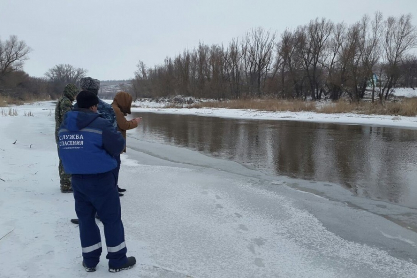 Водолазы временно оставили поиски тела девятилетнего мальчика, утонувшего в реке Чир в Суровикино Волгоградской области