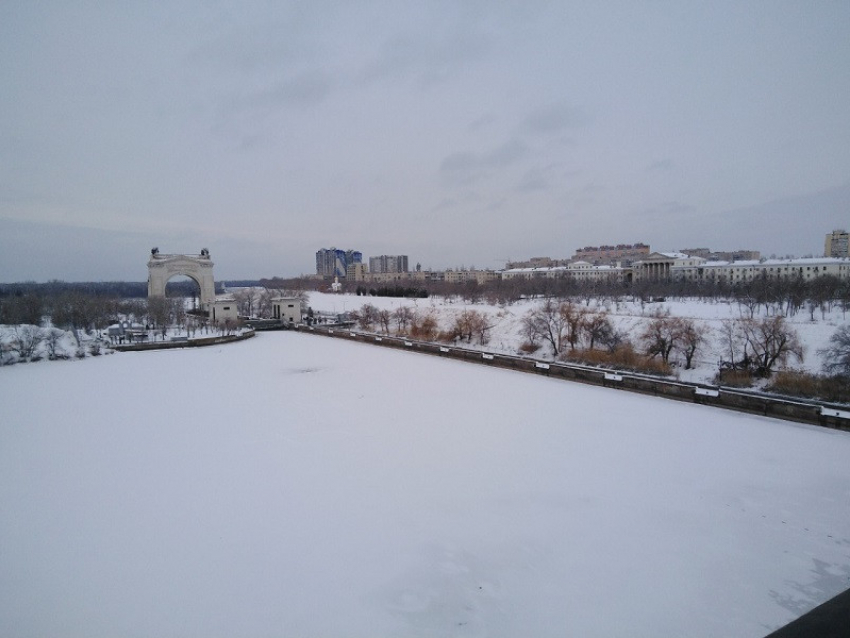 Школьница упала с моста Волго-Донского канала и разбилась насмерть