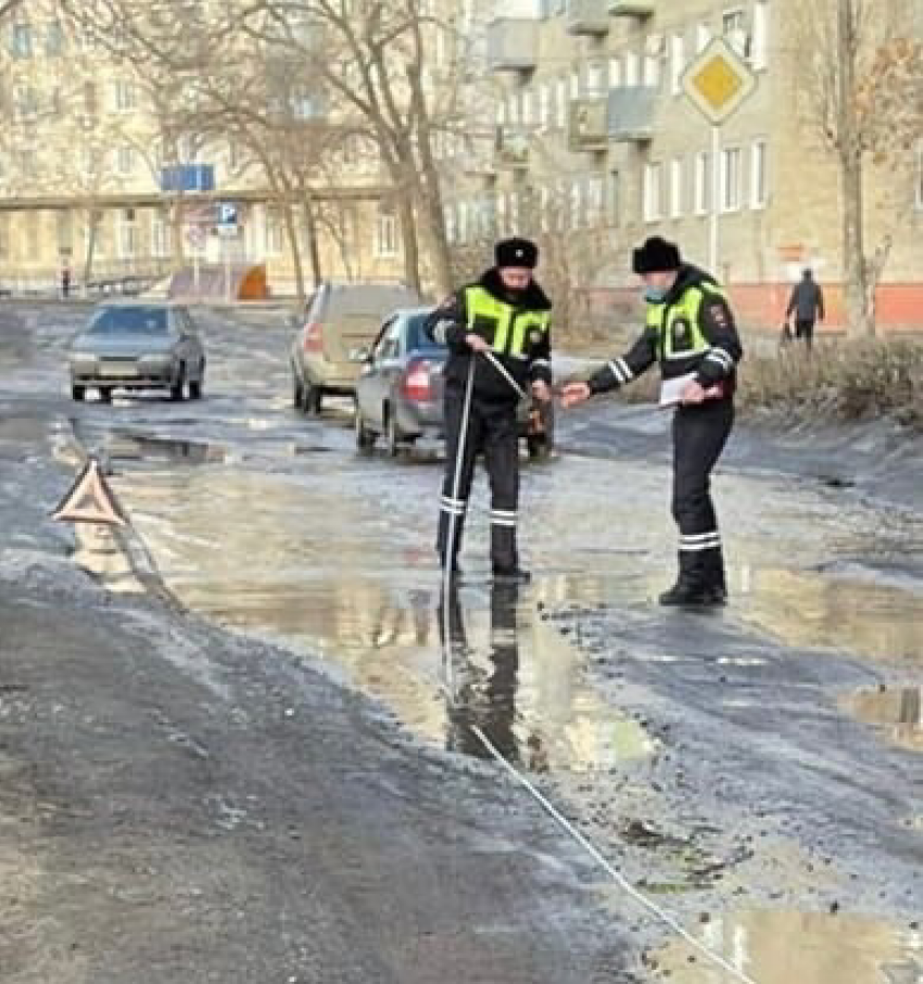 Как путешественница за рулем пошла на дно камышинской лужи, и кто оплатил «красивый трюк» (маленький памфлет) 