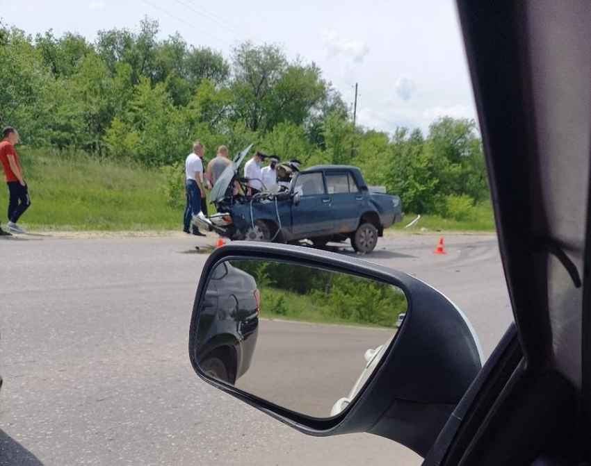 Кошмарное столкновение на петроввальской дороге: двое погибших и трое раненых камышан - что заставило «семерку» вылететь на «встречку"?