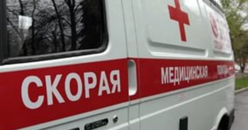 На дороге Камышин - Воднобуерачное рухнул в кювет молоковоз: двое в больнице