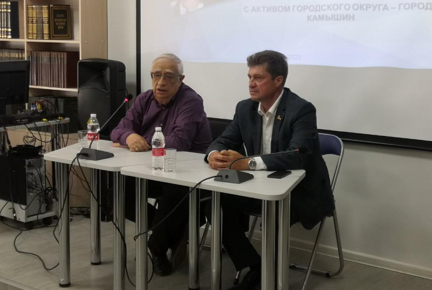 Экс-глава Камышина Лев Алферов приехал рассказать камышанам, чем занимается Общественная палата Волгоградской области