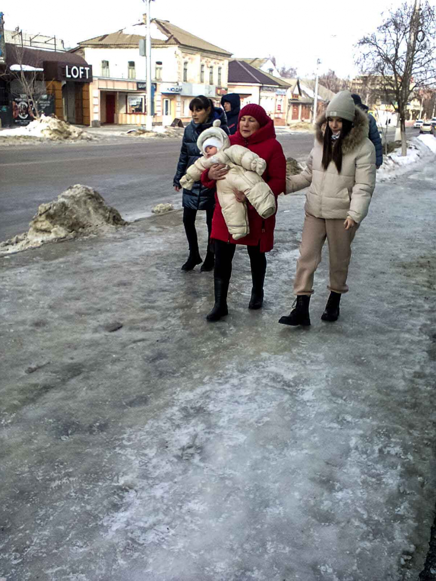 А что Камышинский городской прокурор думает о расчистке города от снега и льда? - камышанин