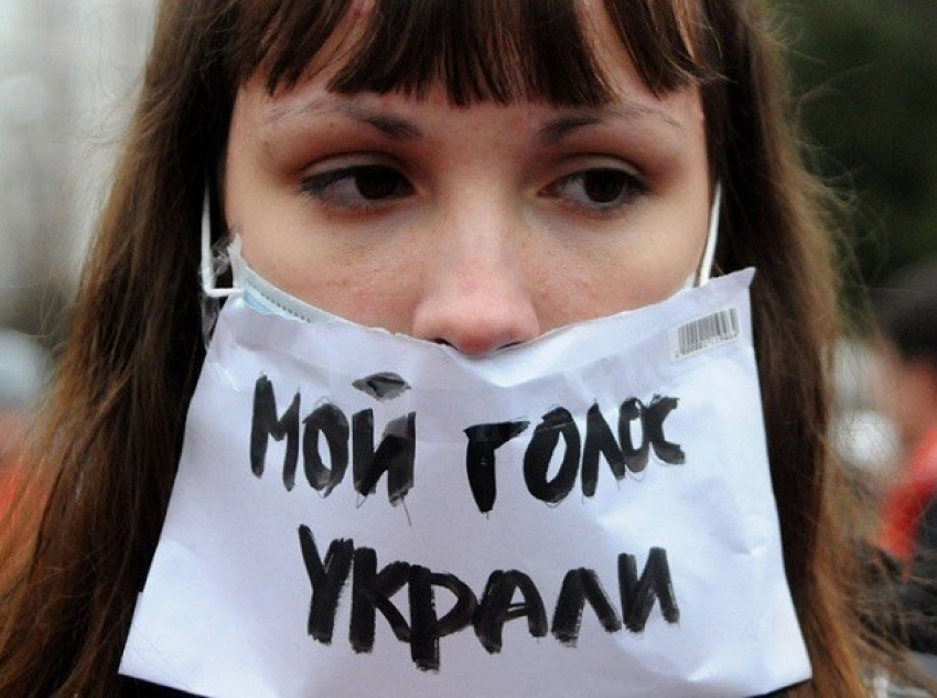 Учителей заставили досрочно проголосовать за «Единую Россию», - экс-мэр Волгограда  «Блокноту Волгограда"