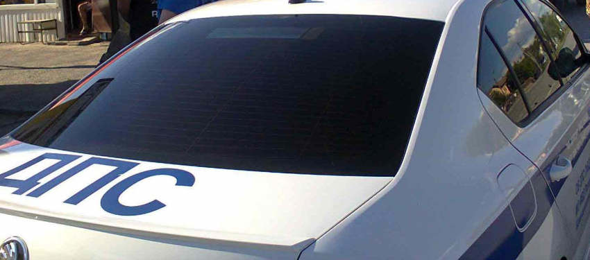 Компания парней на дорогой иномарке  ночью разбилась на трассе в Волгоградской области