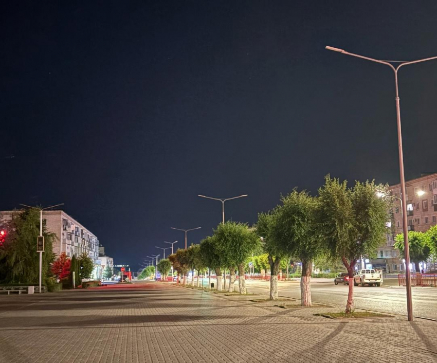 Камышане выложили в соцсетях снимок с «потухшей» перед Днем России улицей Ленина в Камышине