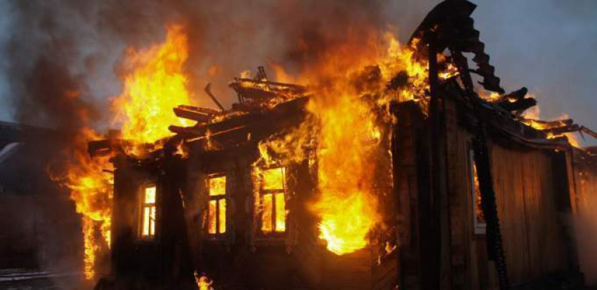 В Камышинском районе в летней кухне заживо сгорел мужчина