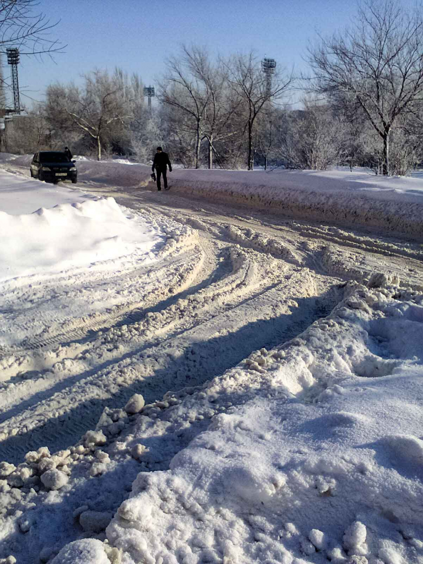 Администрация Камышина заявила, что с расчисткой снега добралась до улицы Кубанской в поселке Нефтебазы, и мониторит ситуацию круглосуточно