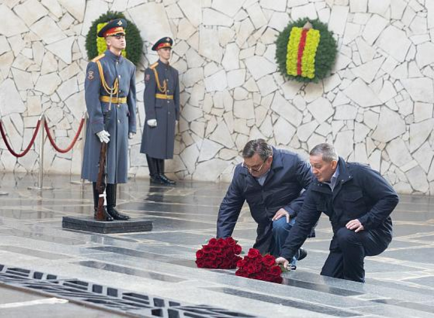 Министр юстиции РФ Константин Чуйченко прибыл в Волгоград и из аэропорта поехал на Мамаев курган