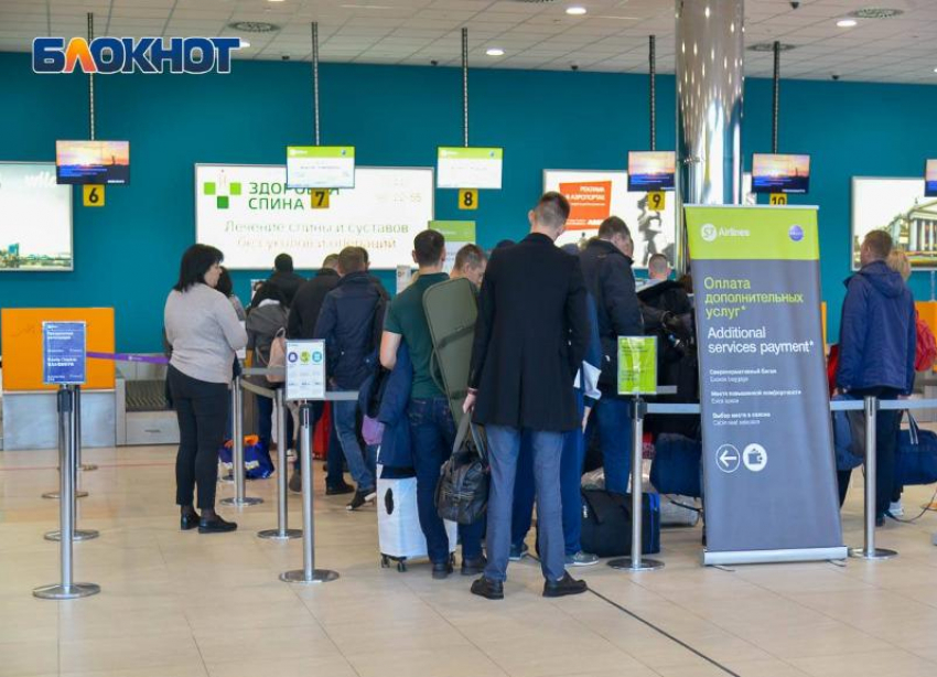 Роспотребнадзор рассказал камышанам, летающим за границу, что в аэропорту Волгограда пассажиров заставляют сдавать тесты на COVID-19