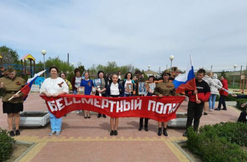 В селе Семеновка Камышинского района вживую прошел «Бессмертный полк"