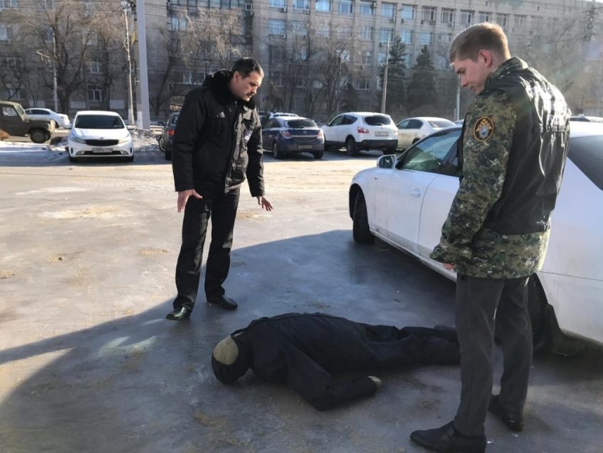 Покупатель насмерть разбился на ступеньках торгового центра, - «Блокнот Волгограда"