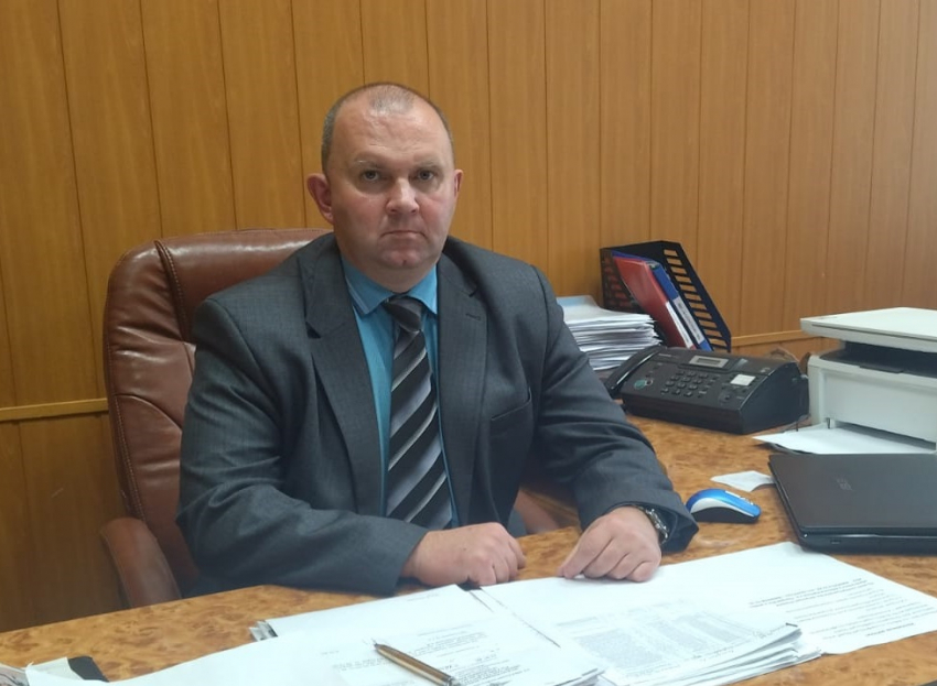 Избранный глава города Петров Вал Камышинского района Владимир Карпов считает для себя первоочередной задачей дать чистую воду петроввальцам
