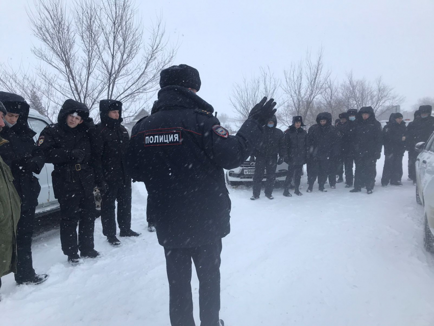 И. о. руководителя регионального управления СКР прибыл с рабочей поездкой в село Чухонастовка Камышинского района, но новостей в поисках пропавшей Айлиты нет