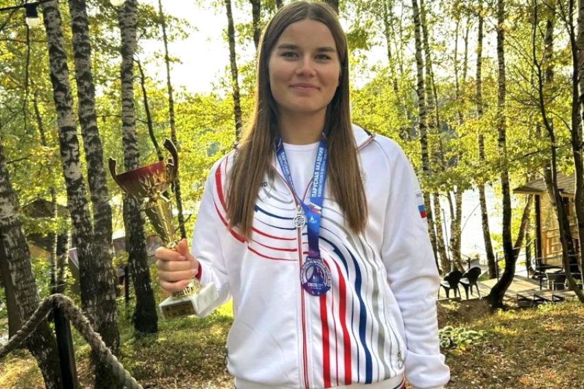 "Бронзовая» регата леди под парусом из Камышина
