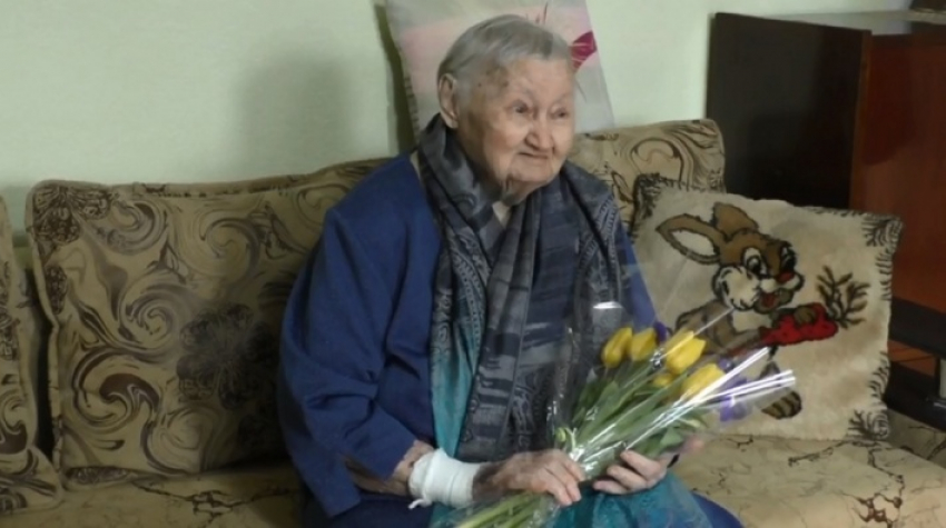 95-летнюю ветерана войны и труда Анну Попову в Камышине переселили из «убитой» квартиры