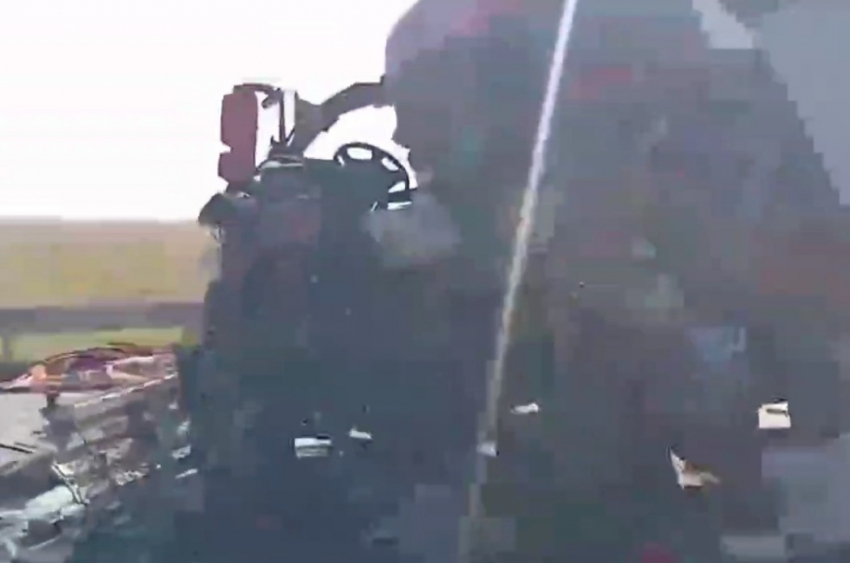Дальнобойщик погиб в страшном ДТП с большегрузами в Камышинском районе (ВИДЕО)