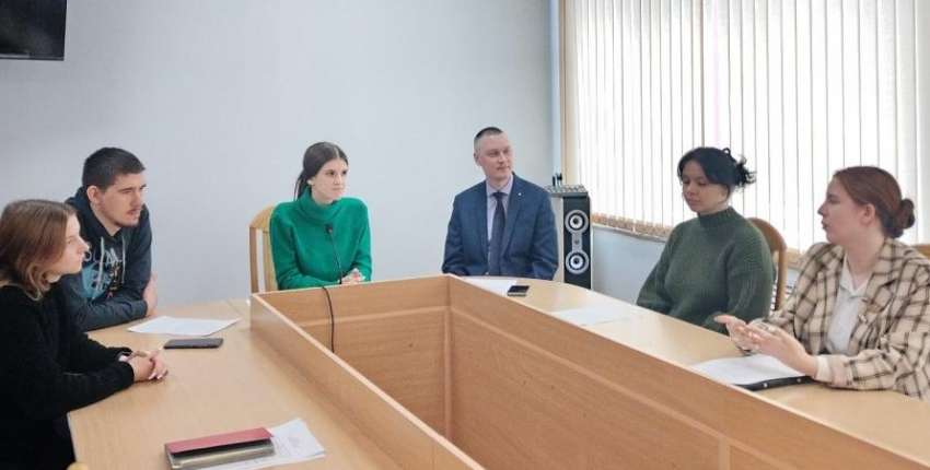 В Камышине заседал Молодежный парламент, но вся конкретика оказалась «непарламентски» засекречена