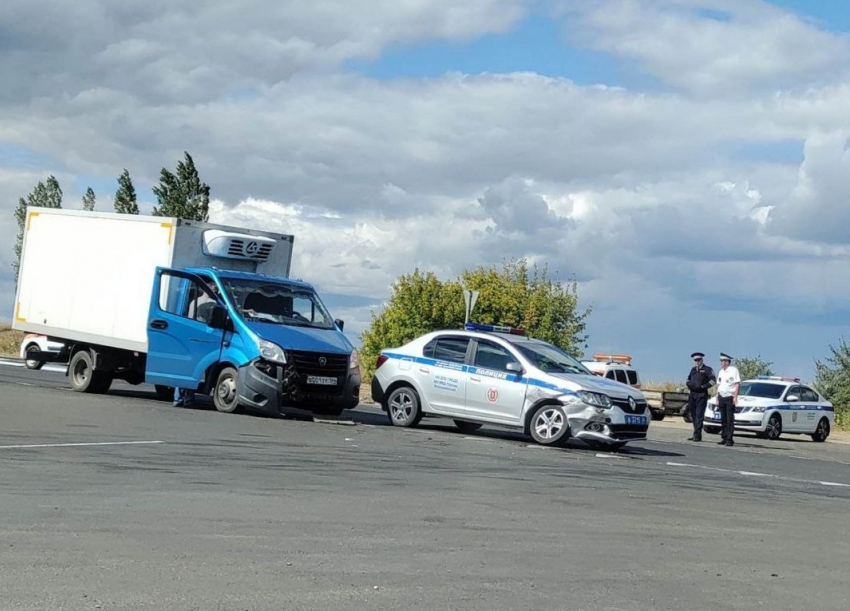 В Камышине попал в ДТП автомобиль ДПС, в происшествии никто не пострадал