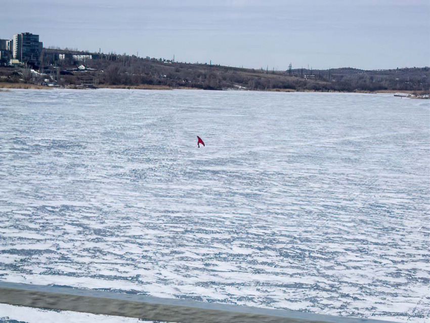 МЧС сурово предупредило камышинских рыбаков и сноукайтеров