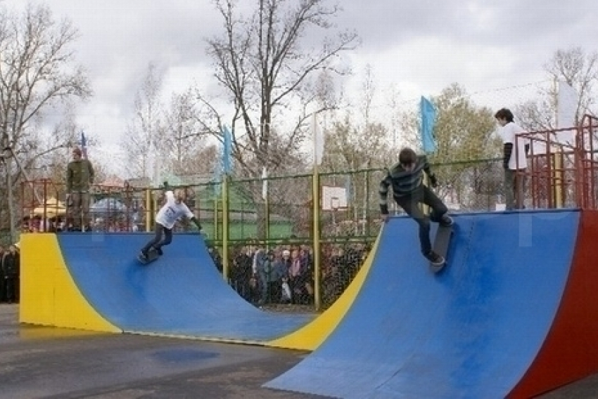 Власти Камышина планируют открыть две детско-юношеских площадки со скейтбордингом у воды