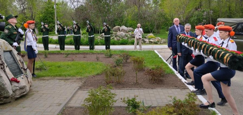 Председатель Камышинской городской думы Владимир Пономарев выступил на митинге в годовщину Чернобыльской трагедии