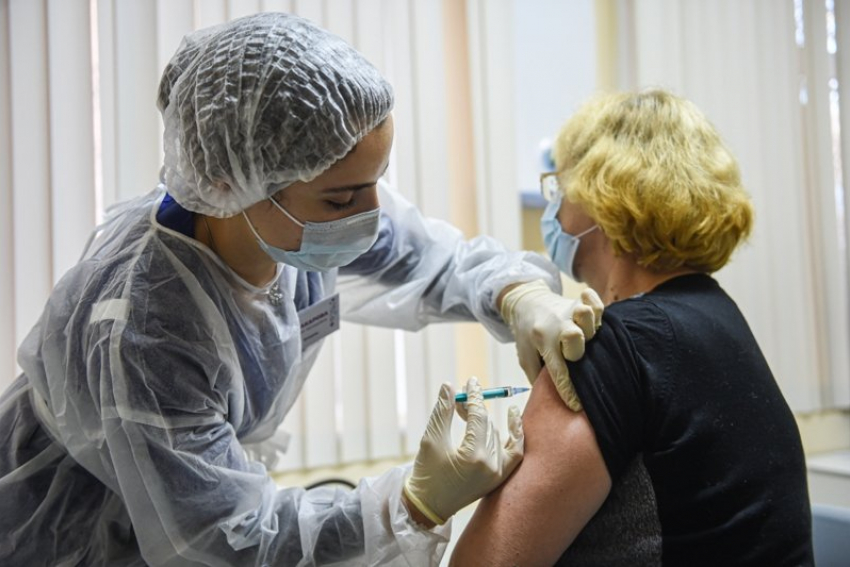 В Камышине для горожан возраста «60+» открыли прививочный кабинет «повышенной комфортности"