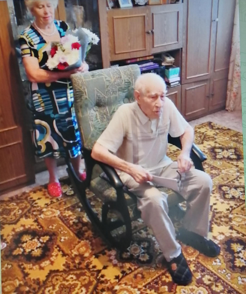 Глава Камышина Станислав Зинченко рассказал в личном телеграм-канале, как сходил на день рождения к 101-летнему фронтовику