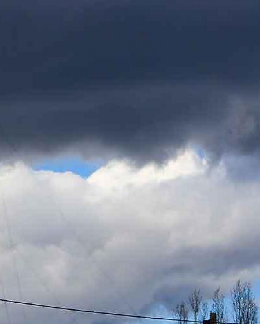 В Волгограде беспилотник врезался в высотку в центре города