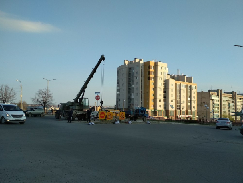 "КамышинТеплоЭнего» завершает объемные ремонтные работы на теплотрассе у памятника Маресьеву