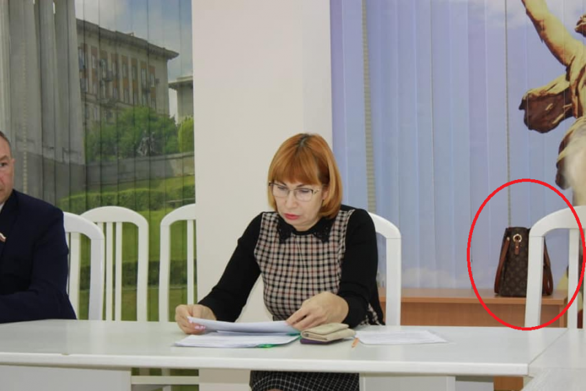 Руководителя комитета соцзащиты администрации Волгоградской области заметили на совещании с сумкой за 160 тысяч рублей, - «Блокнот Волгограда"