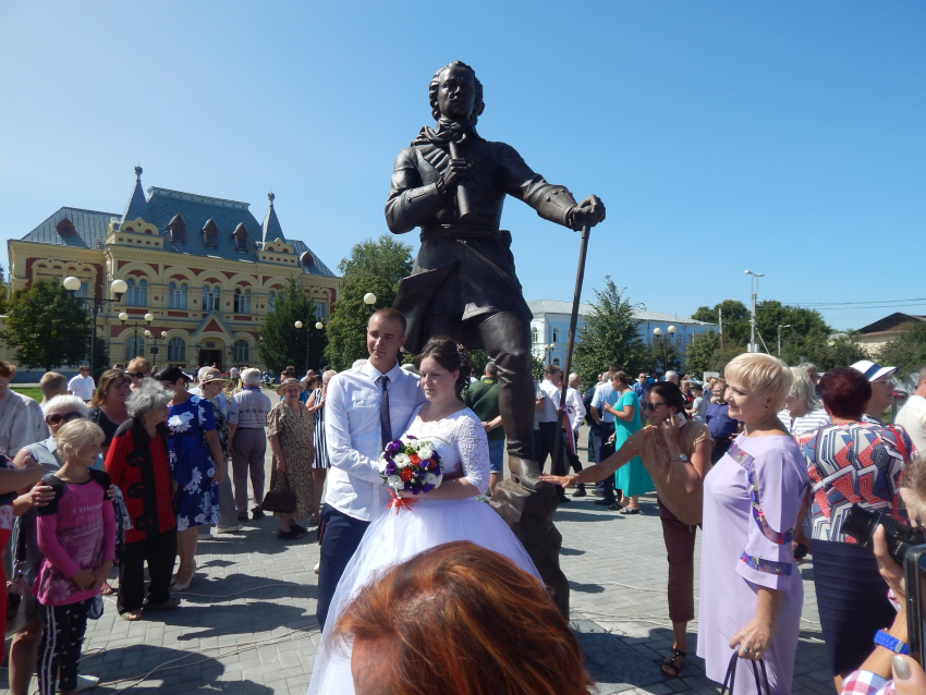 По статистике женихов не хватает почти на 16 процентов невест всех возрастов в Волгоградской области