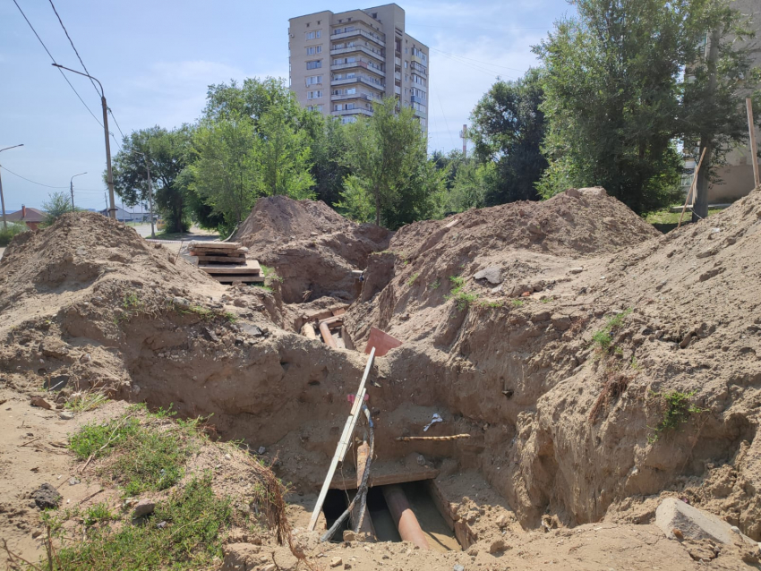 Коммунальщики начали большие «раскопки» на сетях на 3-м городке в Камышине