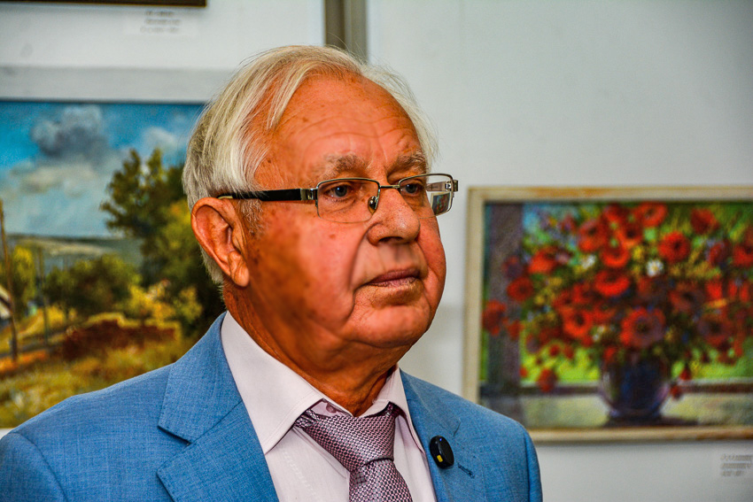 Камышинский журналист Геннадий Кленов к своему 80-летию показал, что он не только интересный публицист, но и оригинальный художник