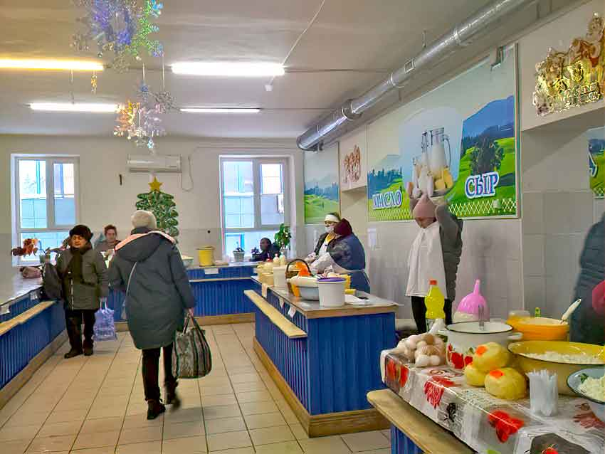 В Камышине перед Новым годом килограмм домашней сметаны на центральном рынке дошел в цене до тысячи рублей