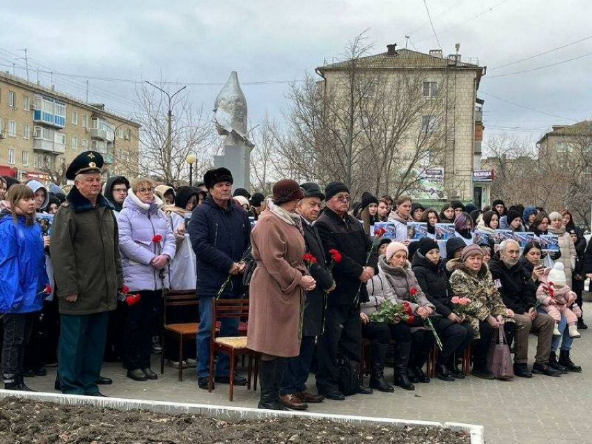 Памятные доски погибшим в СВО бойцам появились на здании колледжа в Камышине