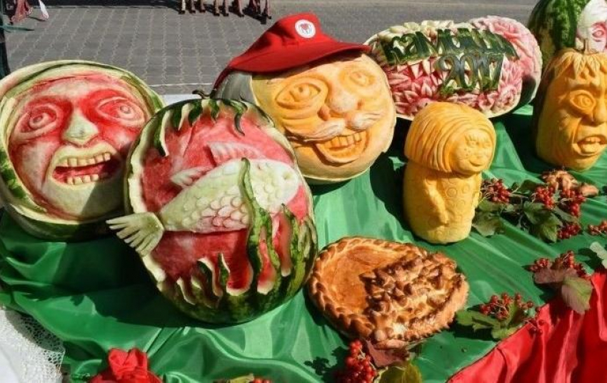 Камышанам предлагают вырезать какое-нибудь чудо из арбуза за главный приз в 5 тысяч рублей