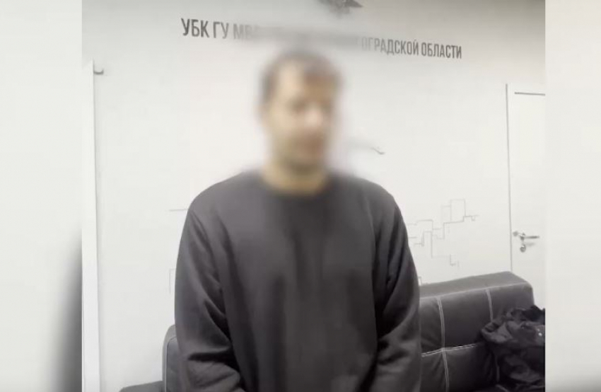 Молодой мужчина прикинулся женщиной и распространял детскую порнографию