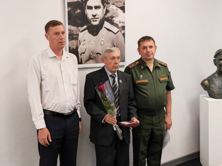 Бывшему главному санитарному врачу Камышина Виктору Семенову вручили медаль «За помощь и милосердие"