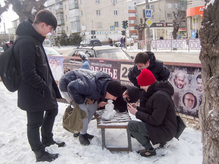 "В Камышине ради этого, как его, хайпа подростки  съели наперегонки снеговика", - камышанка