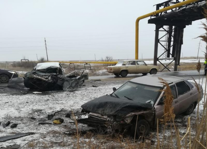 Тройное ДТП с автобусом произошло на трассе в Волгоградской области: погиб мужчина