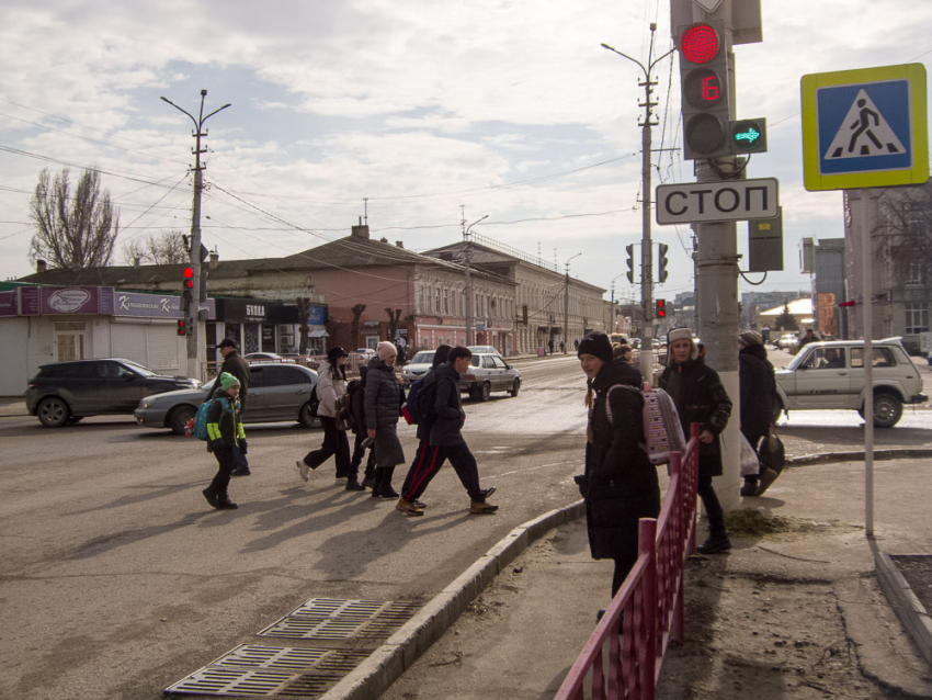 В Камышине полиция на примере пострадавшей пенсионерки еще раз проинструктировала наивных горожан, как распознать телефонных мошенников