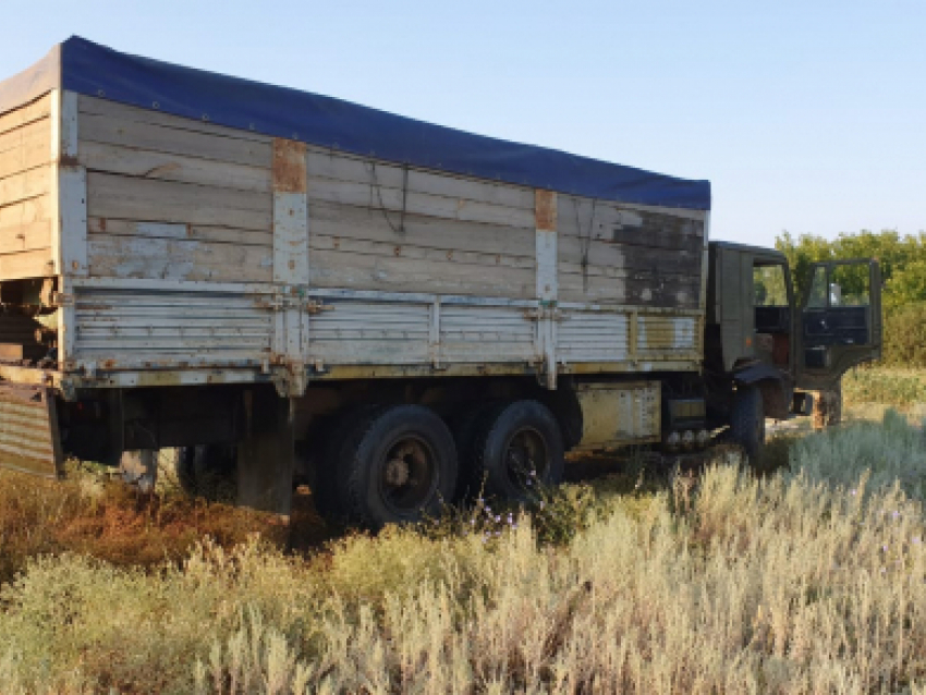 Камышане на грузовике, замаскированном под зерновоз, перевозили ворованную нефть (ВИДЕО)