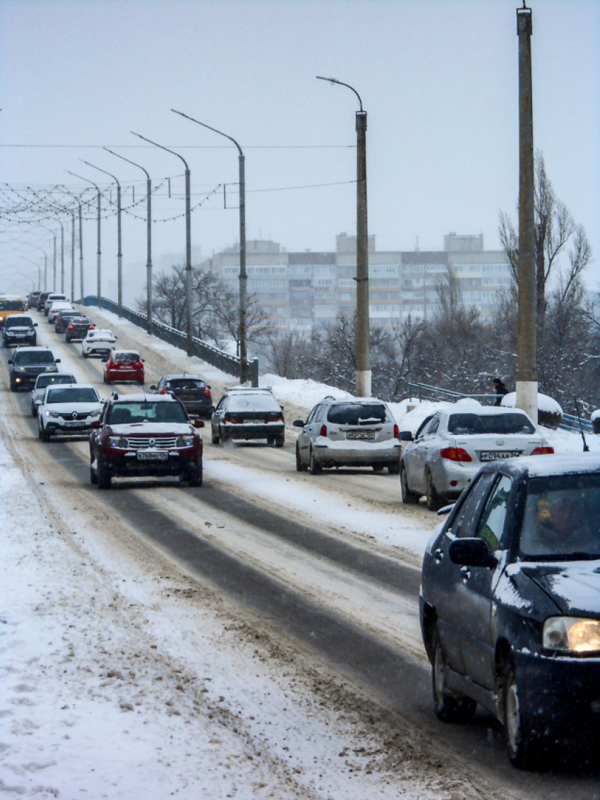Цены на бензин взлетели после Нового года в Волгоградской области
