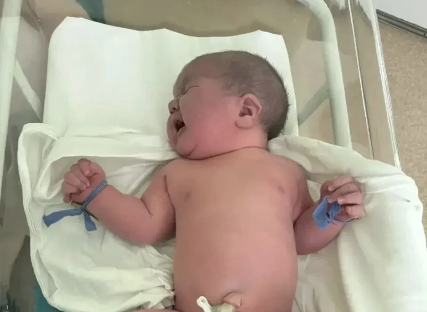 Малыш-богатырь весом больше семи килограммов родился в Волжском 