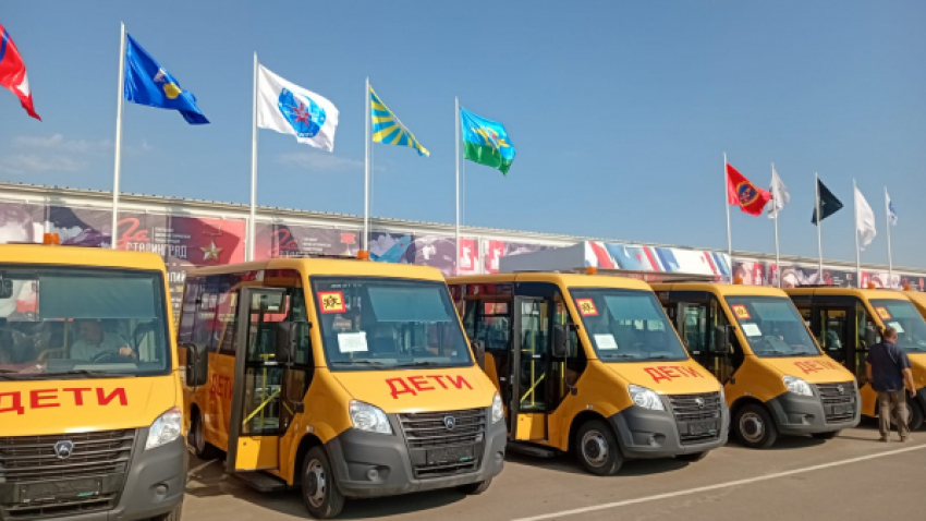 Новый школьный автобус получил Камышинский район для ребят-пассажиров из дальних сел